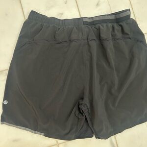 Men’s Black Lululemon Size XL Athletic Shorts with lining 7 inch inseam